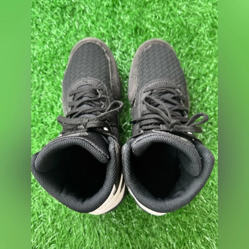 ASICS Kids‎ Black Sneakers Size 4